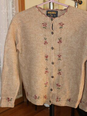Woolrich Women Vintage Wool Sweater Brown W/ Flowers SZ S Tight knit Button